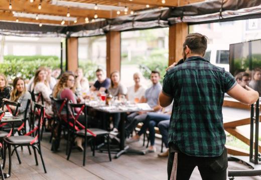 Як подолати страх перед публічним виступом: Поради та стратегії